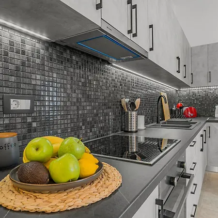 Zana's Villa-sandra *